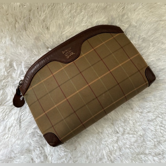 Burberry Handbags - BURBERRY'S VINTAGE CLUTCH